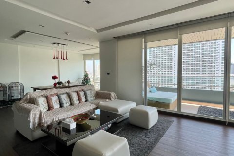 Кондоминиум с 3 спальнями в Кхлонг Сане, Бангкок, Таиланд № 170962 - фото 6