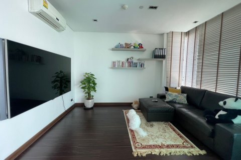 Кондоминиум с 3 спальнями в Кхлонг Сане, Бангкок, Таиланд № 170962 - фото 14