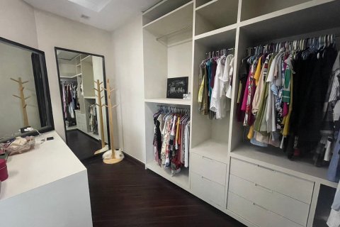 Кондоминиум с 3 спальнями в Кхлонг Сане, Бангкок, Таиланд № 170962 - фото 9