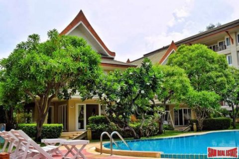 Villa in Cha-am, Thailand 3 bedrooms № 193655 - photo 1