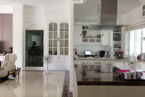 Villa in Pattaya, Thailand 6 bedrooms № 161840 - photo 4