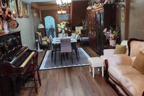 Commercial property in Sathon, Bangkok, Thailand № 158294 - photo 3