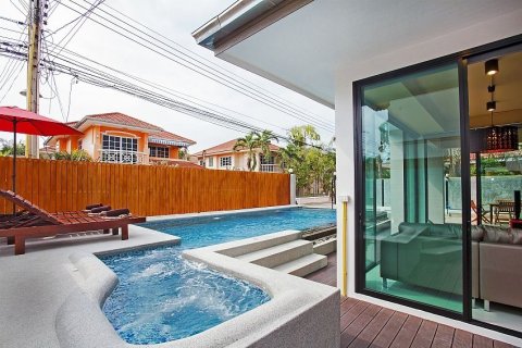 Villa in Pattaya, Thailand 6 bedrooms № 158291 - photo 6