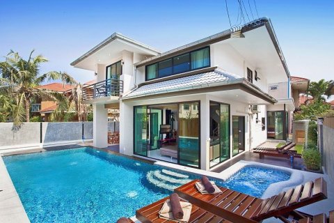 Villa in Pattaya, Thailand 6 bedrooms № 158291