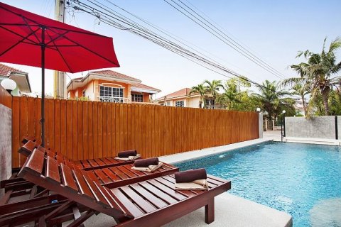 Villa in Pattaya, Thailand 6 bedrooms № 158291 - photo 2