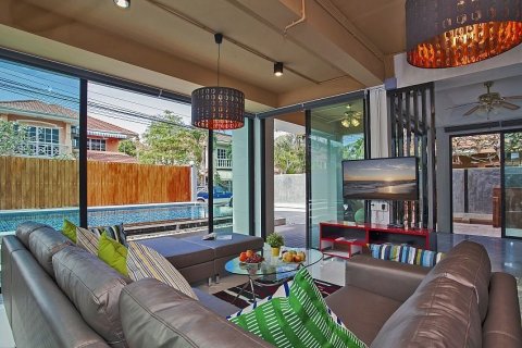 Villa in Pattaya, Thailand 6 bedrooms № 158291 - photo 3