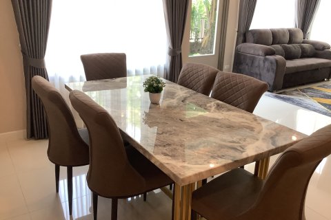 House in Bangkok, Thailand 5 bedrooms № 158290 - photo 5