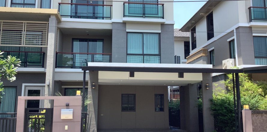 House in Bangkok, Thailand 5 bedrooms № 158290