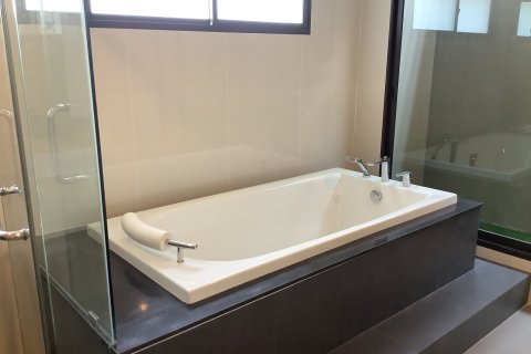 House in Bangkok, Thailand 5 bedrooms № 158290 - photo 3