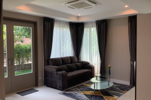 House in Bangkok, Thailand 5 bedrooms № 158290 - photo 2