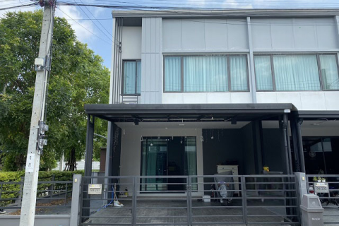 Townhouse à Saphan Sung, Bangkok, Thaïlande 3 chambres № 173261