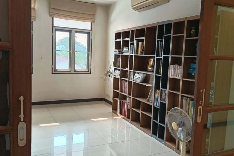 House in San Kamphaeng, Thailand 4 bedrooms № 171631 - photo 18