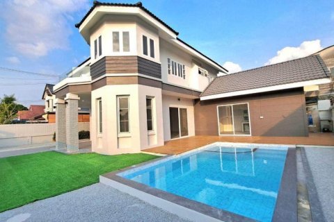 Villa à Pattaya, Thaïlande 3 chambres № 154980 - photo 1