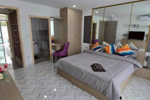 Villa in Pattaya, Thailand 5 bedrooms № 171969 - photo 5