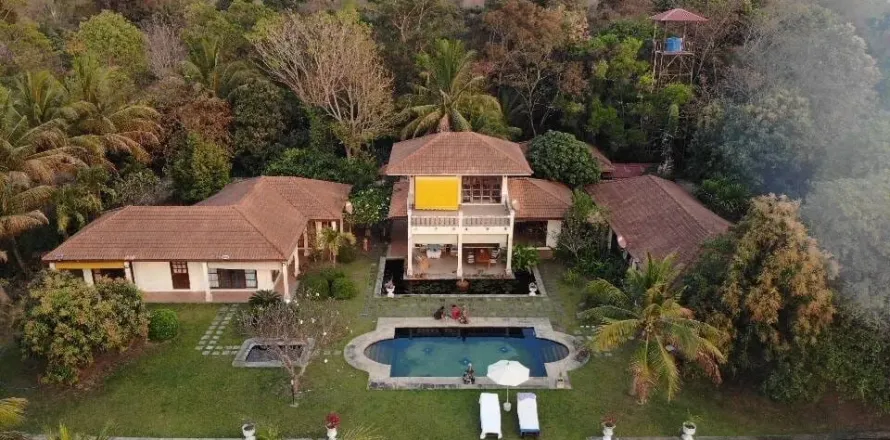 Villa in Surin, Thailand 6 bedrooms № 171972