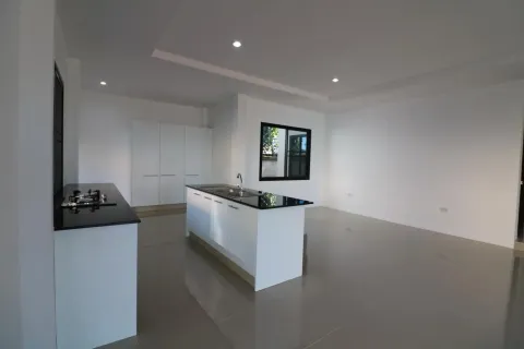 House in Udon Thani, Thailand 4 bedrooms № 164485 - photo 12