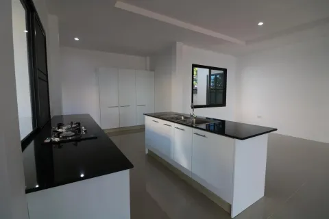 House in Udon Thani, Thailand 4 bedrooms № 164485 - photo 8