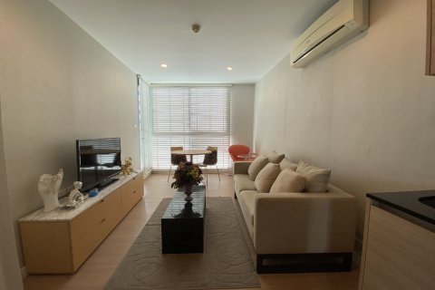 Студия в кондо в Ваттхане, Бангкок, Таиланд № 159626 - фото 2