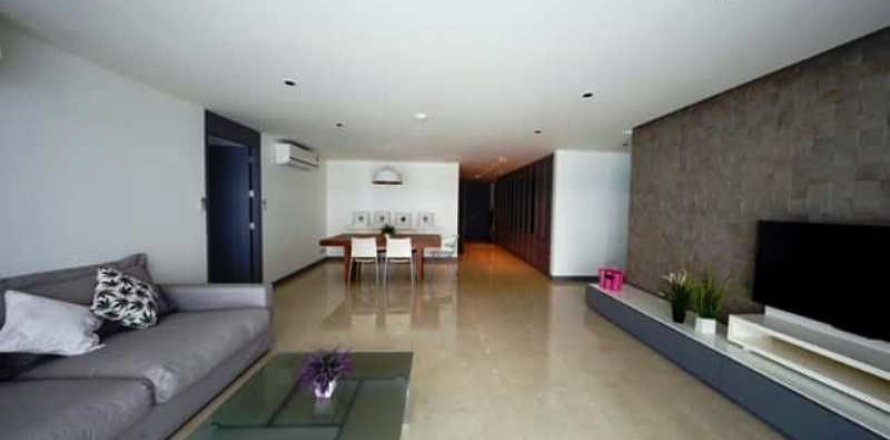 Condo in Watthana, Bangkok, Thailand, 3 bedrooms № 159625