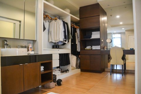 Condo in Watthana, Bangkok, Thailand, 3 bedrooms  № 159622 - photo 17