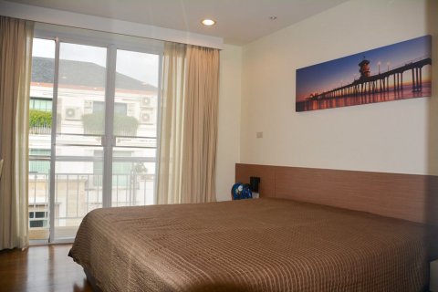 Condo in Watthana, Bangkok, Thailand, 3 bedrooms  № 159622 - photo 13