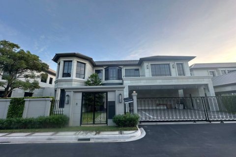House in Bang Kapi, Bangkok, Thailand 4 bedrooms № 151927 - photo 1
