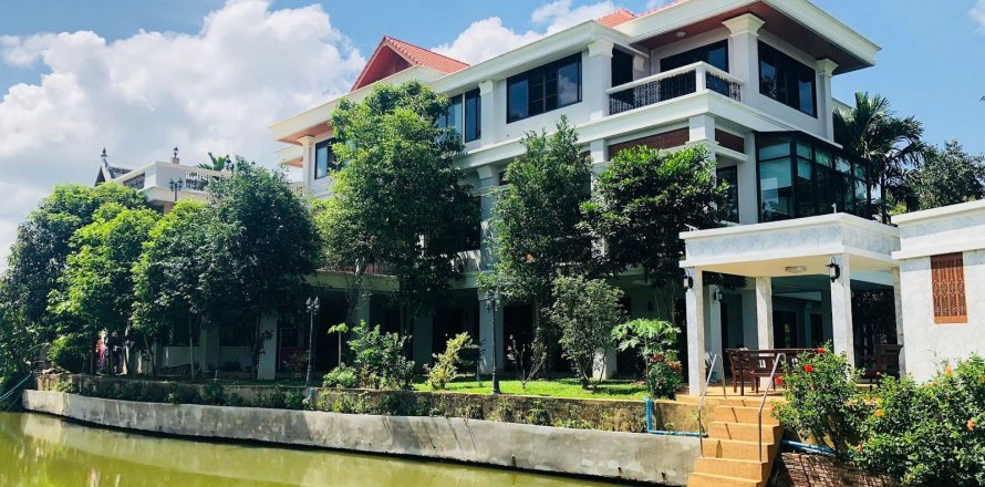 Villa in Chiang Mai, Thailand 4 bedrooms № 155312