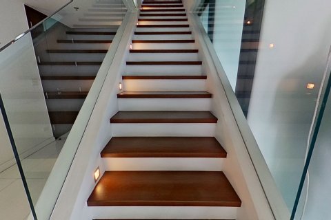 Condo in Watthana, Bangkok, Thailand, 3 bedrooms  № 160766 - photo 7