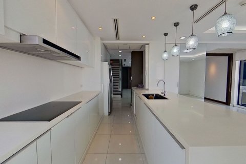 Condo in Watthana, Bangkok, Thailand, 3 bedrooms  № 160766 - photo 3