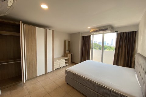 Condo in Watthana, Bangkok, Thailand, 3 bedrooms  № 160767 - photo 11