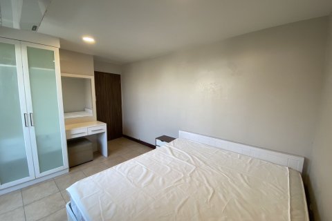 Condo in Watthana, Bangkok, Thailand, 3 bedrooms  № 160767 - photo 8