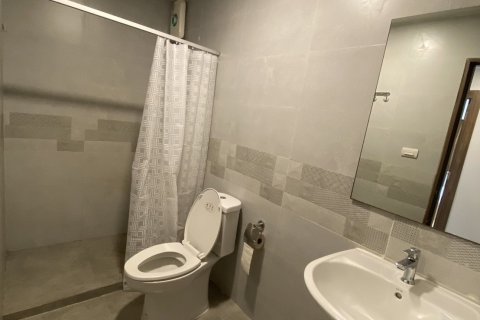 Condo in Watthana, Bangkok, Thailand, 3 bedrooms  № 160767 - photo 9