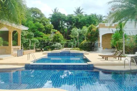 Casa de 7 dormitorios en Pattaya, Tailandia № 213480 - foto 10