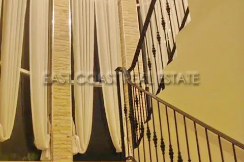 Casa de 7 dormitorios en Pattaya, Tailandia № 213480 - foto 3