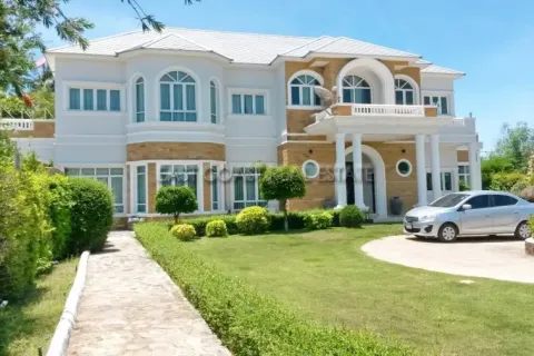 Casa de 7 dormitorios en Pattaya, Tailandia № 213480 - foto 11