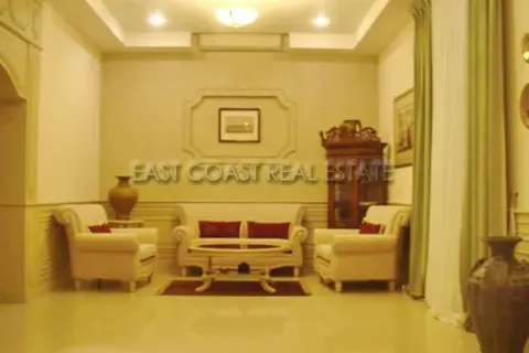 Casa de 7 dormitorios en Pattaya, Tailandia № 213480 - foto 8