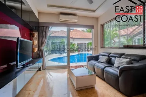 Casa de 4 dormitorios en Pattaya, Tailandia № 213659 - foto 9