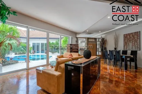Casa de 4 dormitorios en Pattaya, Tailandia № 213659 - foto 13