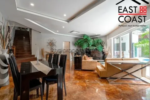 Casa de 4 dormitorios en Pattaya, Tailandia № 213659 - foto 3