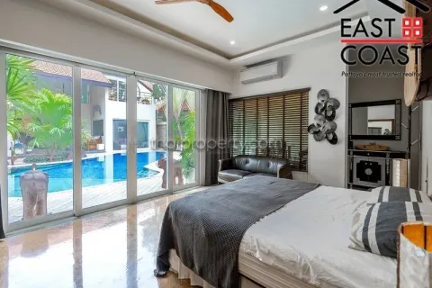 Casa de 4 dormitorios en Pattaya, Tailandia № 213659 - foto 4