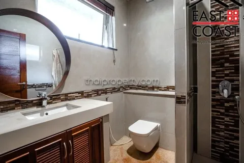 Casa de 4 dormitorios en Pattaya, Tailandia № 213659 - foto 11