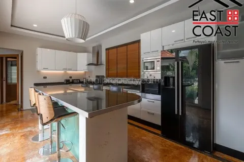 Casa de 4 dormitorios en Pattaya, Tailandia № 213659 - foto 18