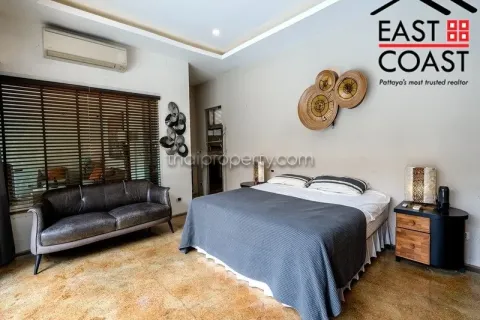 Casa de 4 dormitorios en Pattaya, Tailandia № 213659 - foto 26