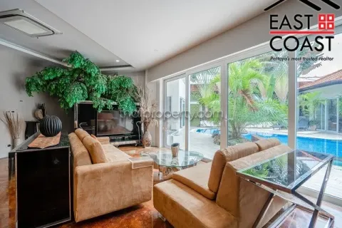 Casa de 4 dormitorios en Pattaya, Tailandia № 213659 - foto 15