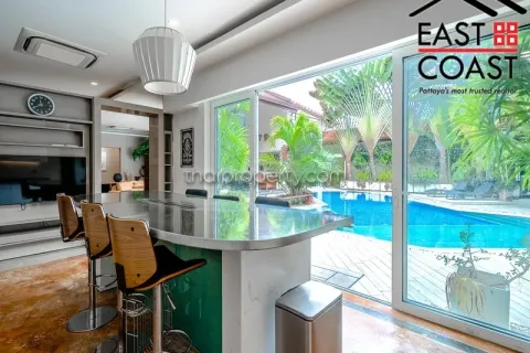 Casa de 4 dormitorios en Pattaya, Tailandia № 213659 - foto 20