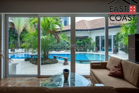 Casa de 4 dormitorios en Pattaya, Tailandia № 213659 - foto 17