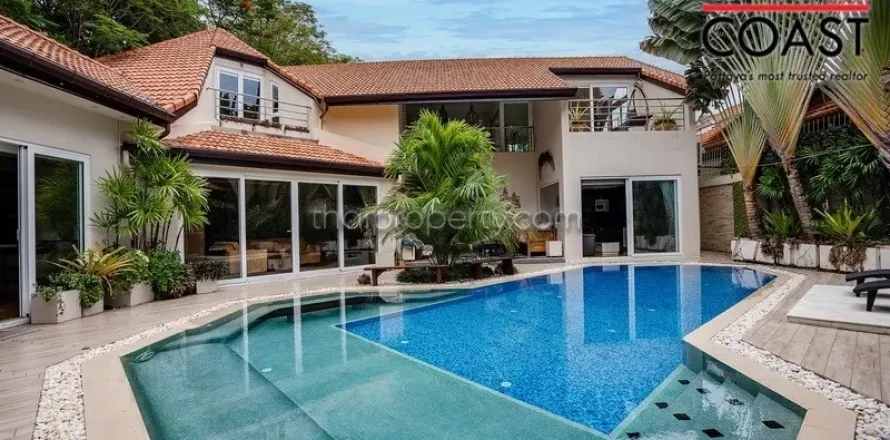 Casa de 4 dormitorios en Pattaya, Tailandia № 213659