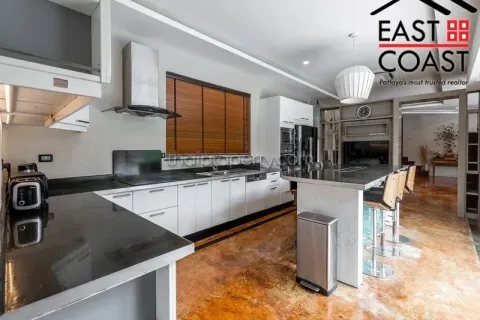 Casa de 4 dormitorios en Pattaya, Tailandia № 213659 - foto 19