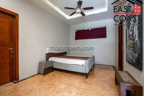 Casa de 4 dormitorios en Pattaya, Tailandia № 213659 - foto 8