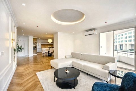 Condo in Bangkok, Thailand, 3 bedrooms  № 120416 - photo 1